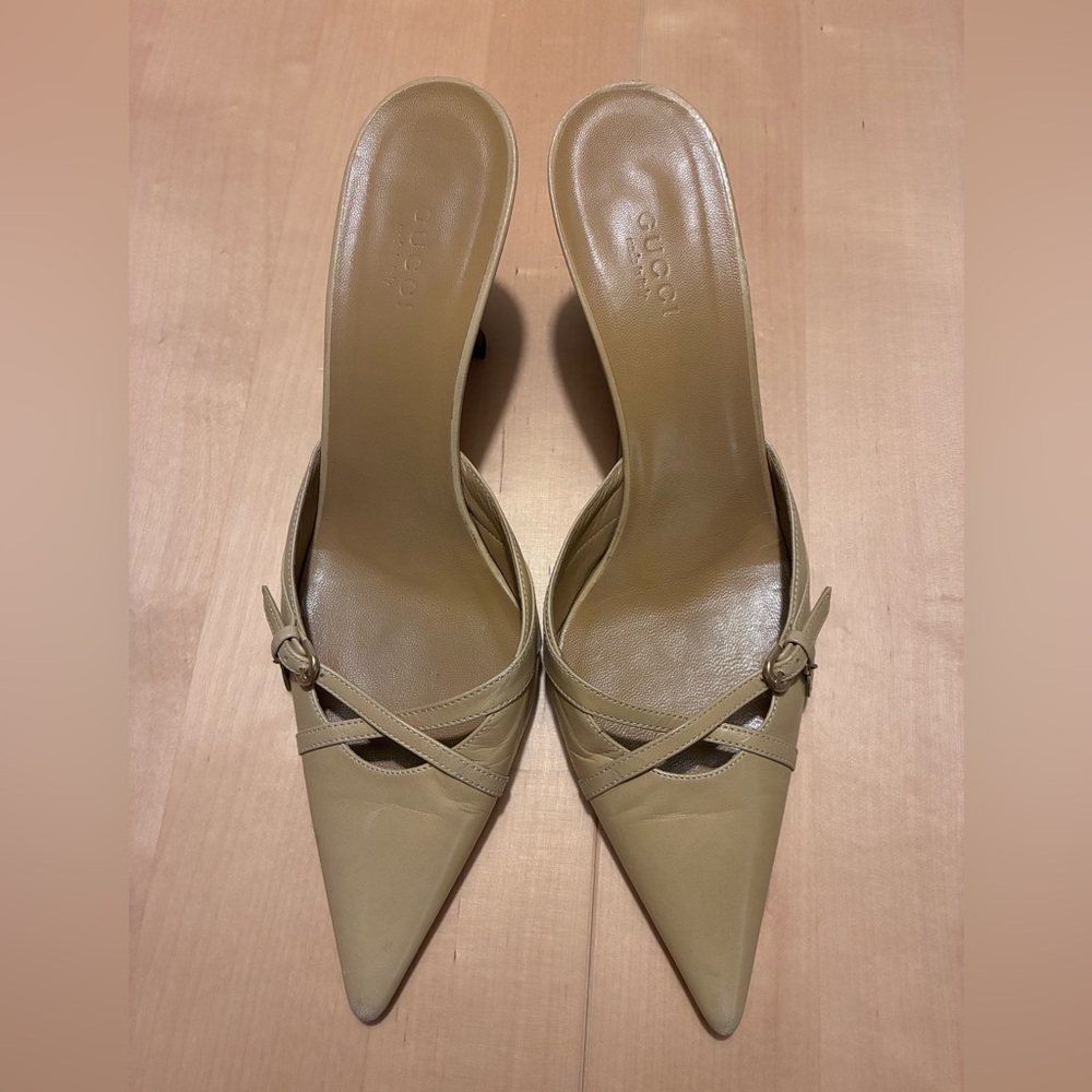 Gucci Women's Beige Leather Pointed Mules with logo charm